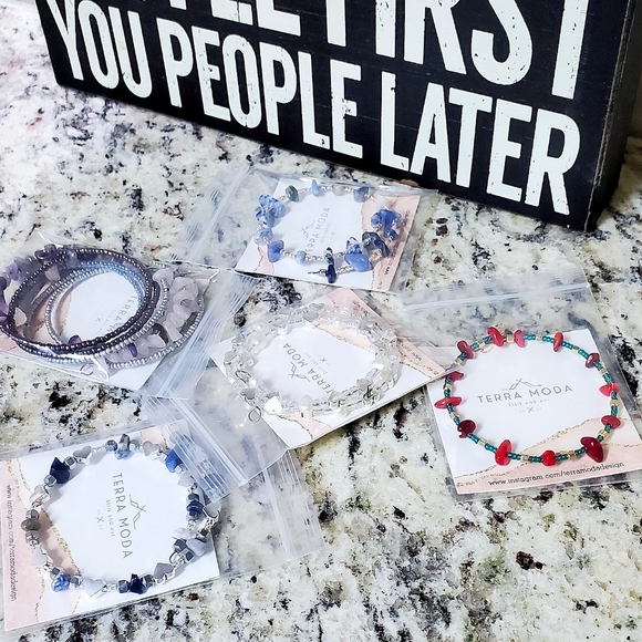 Red Coral Gemstone Bangle w/ Teal and Gold - Picture 3 of 6